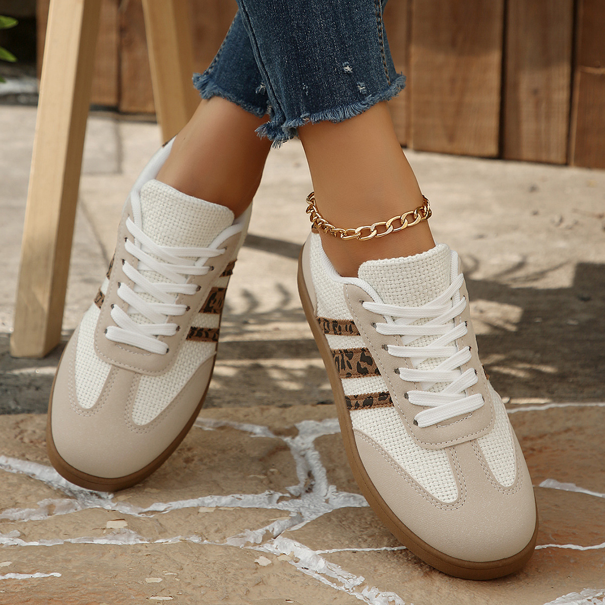 Zapatos de entrenamiento de gran tamaño para mujeres 2026 nuevos zapatos blancos planos con patrón de leopardo retrógrado zapatos de skate casuales exclusivos transfronterizos