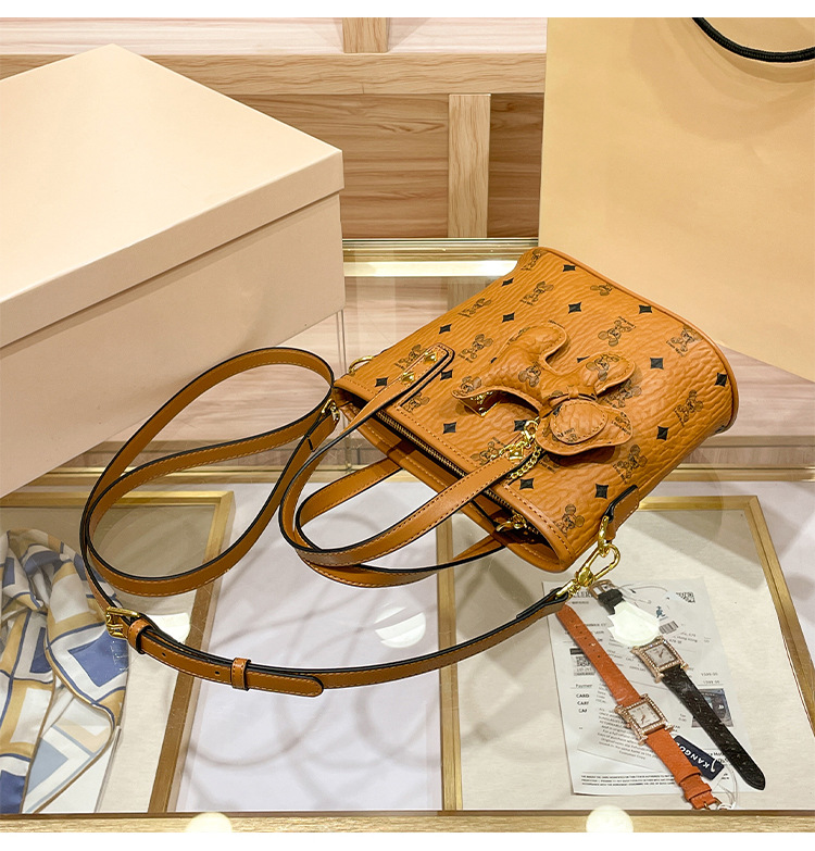 Vegetable Basket 2024 New Fashionable, Small and Elegant, High Grade Feeling Handbill, Shoulder Crossbody Bag for Women_voghion.com