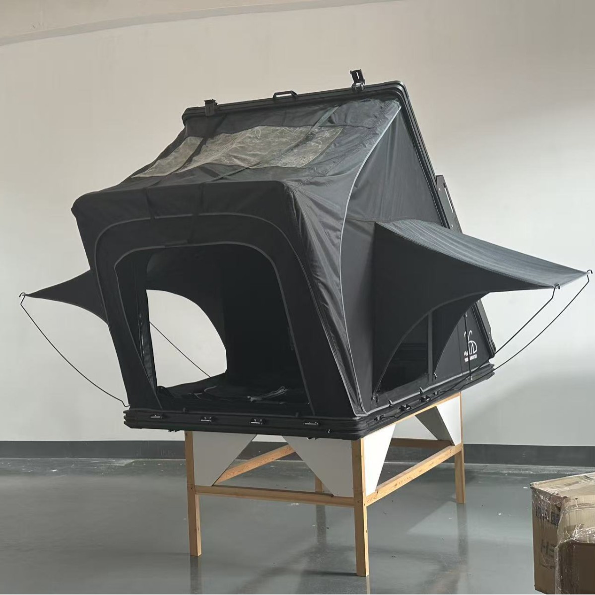 Tabla personalizada de aleación de aluminio triangular carpa de techo de alta velocidad SUV carpa de vehículo todoterreno duro carpa de techo duro