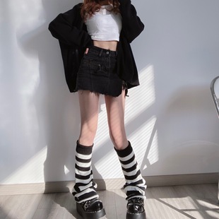 Autumn and winter retro American style black and white striped warm wool loose wide leg socks Harajuku style jk hot girl leg cover