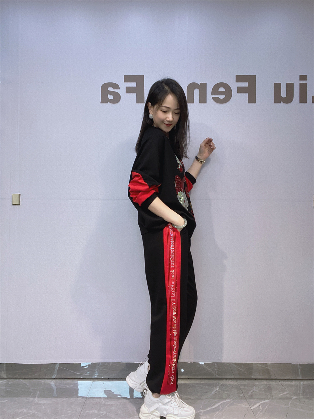 Europa y Estados Unidos de otoño nuevo cuello redondo pantalones de manga larga set de mujeres pantalones largos casuales sueltos ropa deportiva dos piezas set