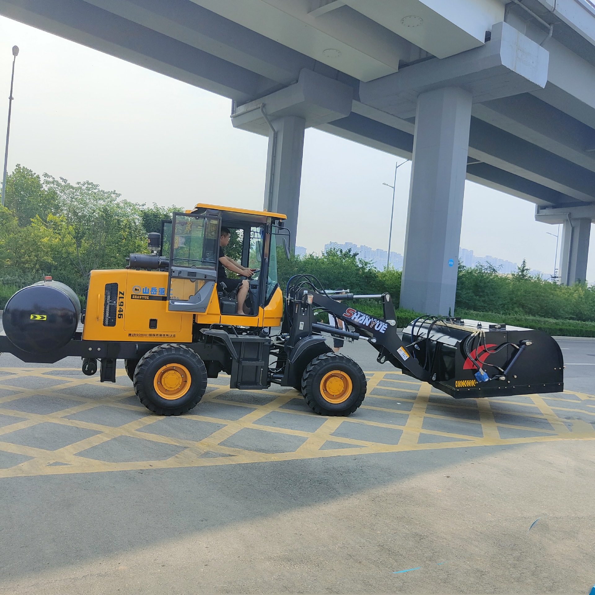 煤场环卫用装载机扫地车 铲车加装清扫机器 粉尘石料厂扫地设备