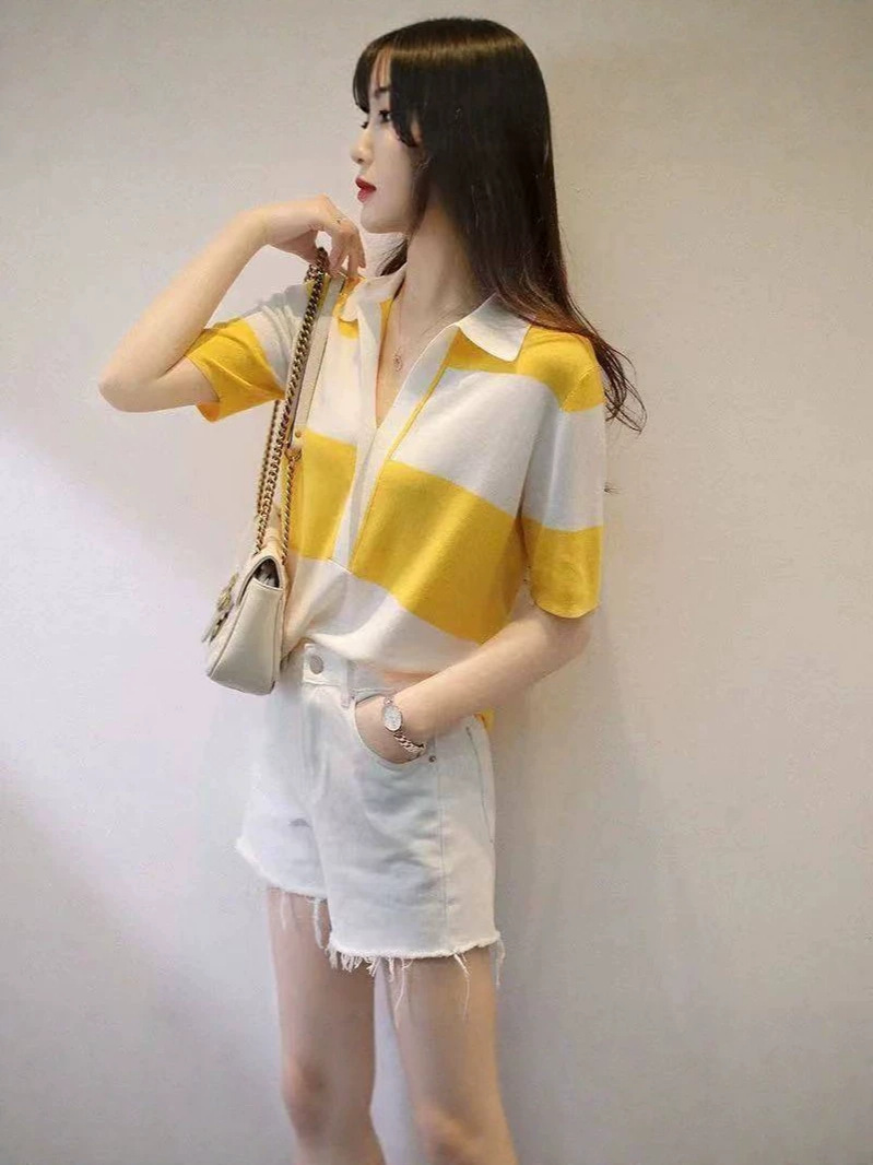 Áo thun nữ tay ngắn cổ ve dệt kim sọc ngang chất liệu băng lụa mát lạnh — đen