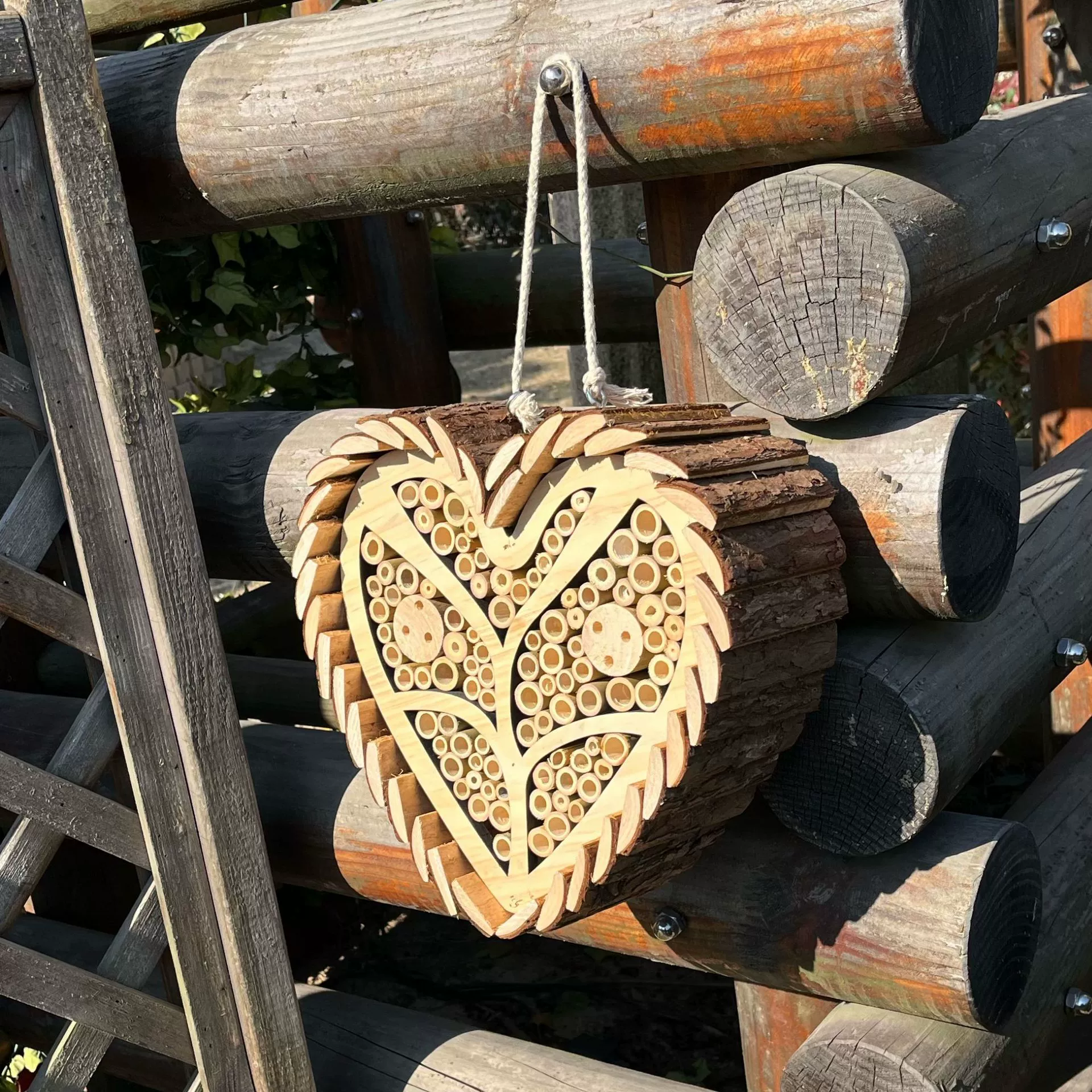 Деревянная мода пчелиный дом висит удобно для насекомых дом на открытом воздухе мед сотовый насекомое номер сад красивый орнамент