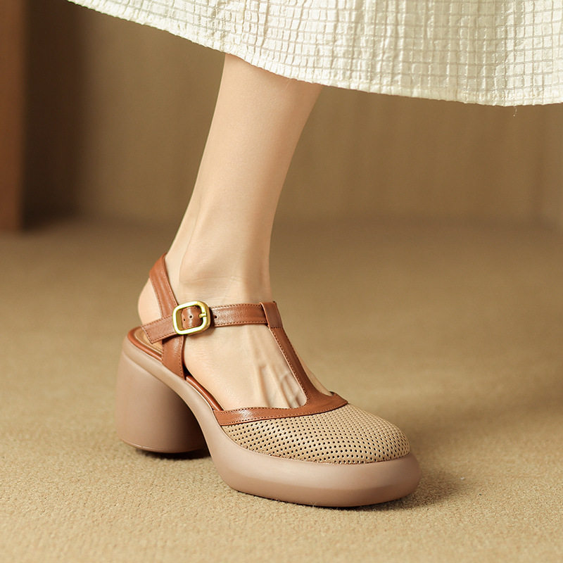 Sandal nữ da cừu đục lỗ bít mũi quai chữ T khóa cài đế dày gót cao — Màu đen