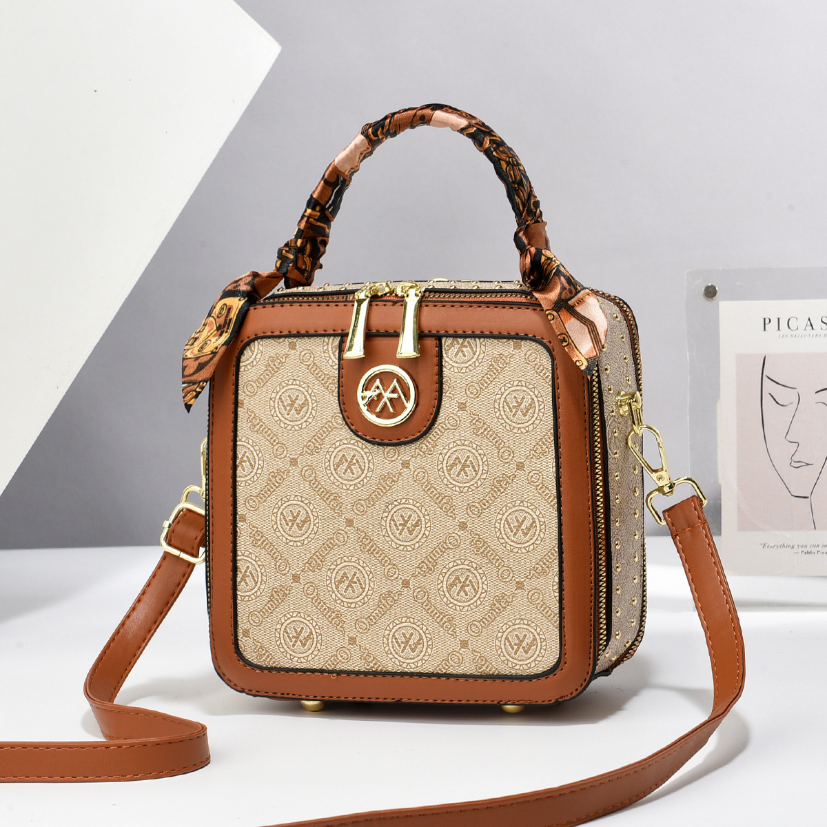 Nuevo bolso portátil Versión coreana de la textura de un solo hombro liso bolso diagonal moda femenina bolso de comercio exterior fabricante femenino 2025