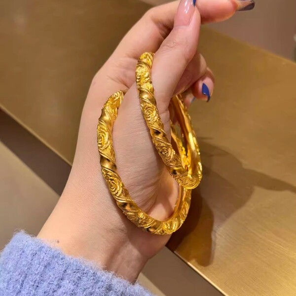 Golden women's bracelet