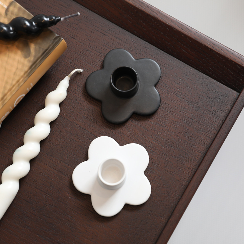 Ins adornos de candelabro de cerámica blanca y negra encencerado de aromaterapia accesorios de fotografía candelabro nórdico adornos de soporte de candelabro al por mayor