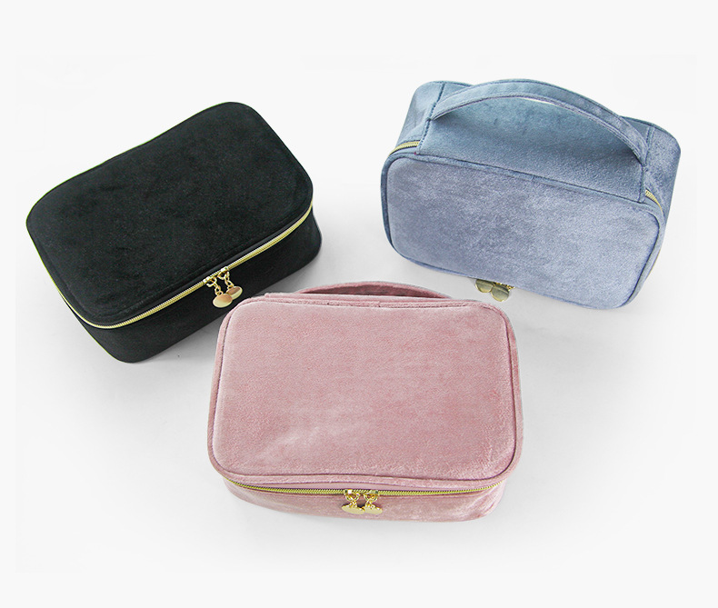 Women's Medium All Seasons Velvet Solid Color Fashion Square Zipper Cosmetic Bag display picture 3