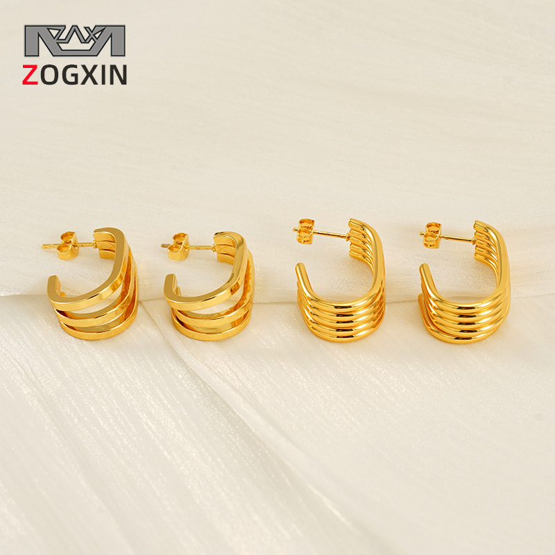 Diseño de nicho retro europeo y americano de alta gama, tiras de acero de titanio chapadas en oro y no decoloradas, pendientes irregulares de múltiples capas, pendientes para mujer