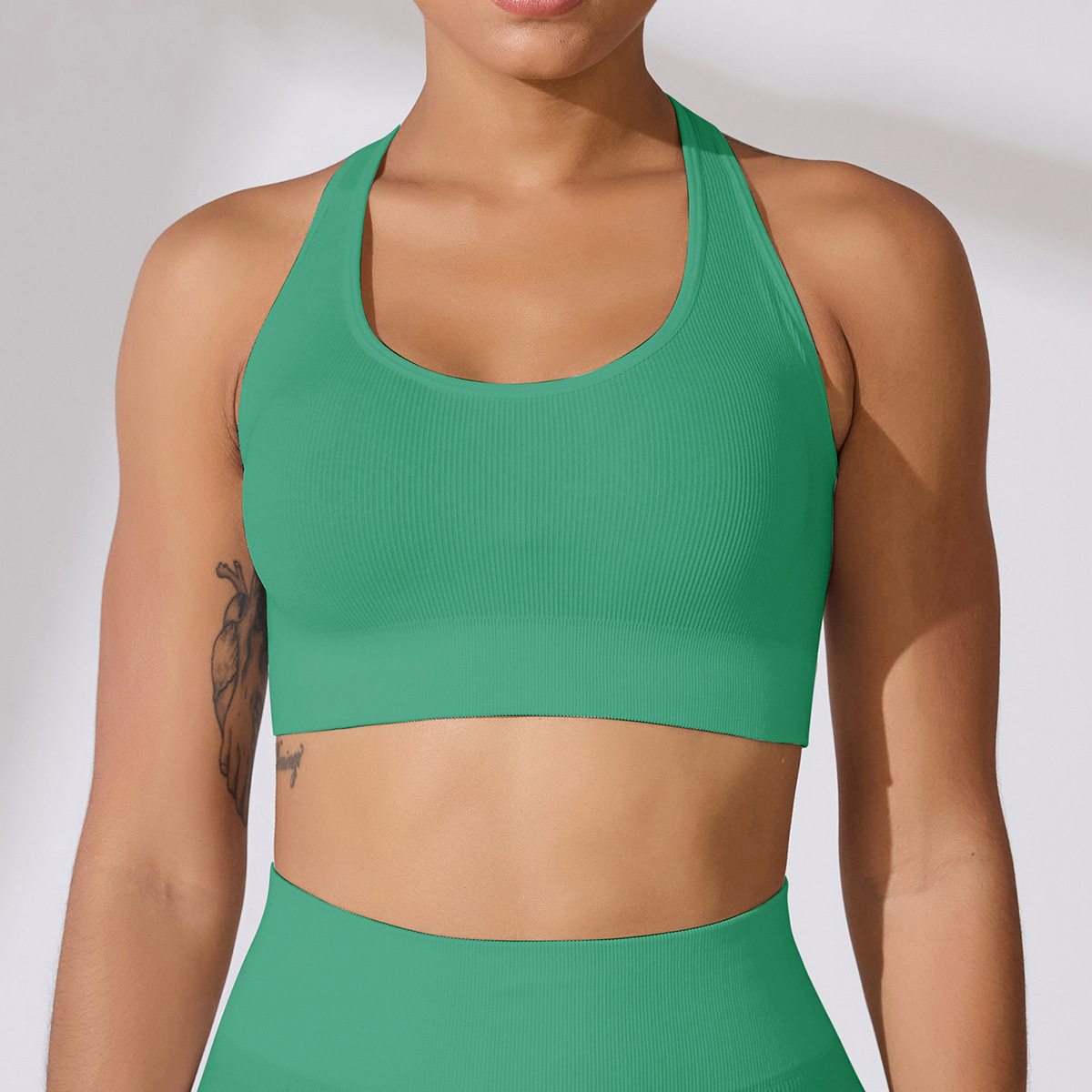 Sujetador deportivo de alta intensidad para mujer, superventas transfronterizo en Europa y América, a prueba de golpes, con espalda hermosa, copas fijas, tipo top de yoga