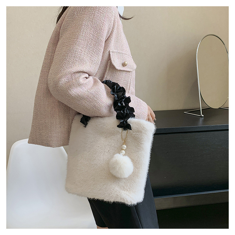 Women's Small Autumn&winter Plush Solid Color Basic Fluff Ball Bucket Zipper Bucket Bag display picture 14