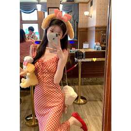复古红色格子吊带连衣裙女夏季收腰显瘦辣妹小个子显高包臀短裙子