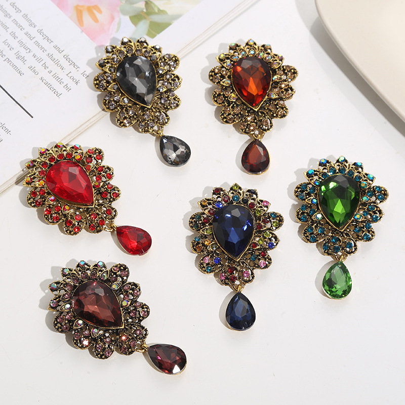Cross-Border European and American New Crystal Diamond Brooch for Women Colored Gemstone Rhinestone Brooch Anti-Exposure Silk Scarf Buckle Wholesale
