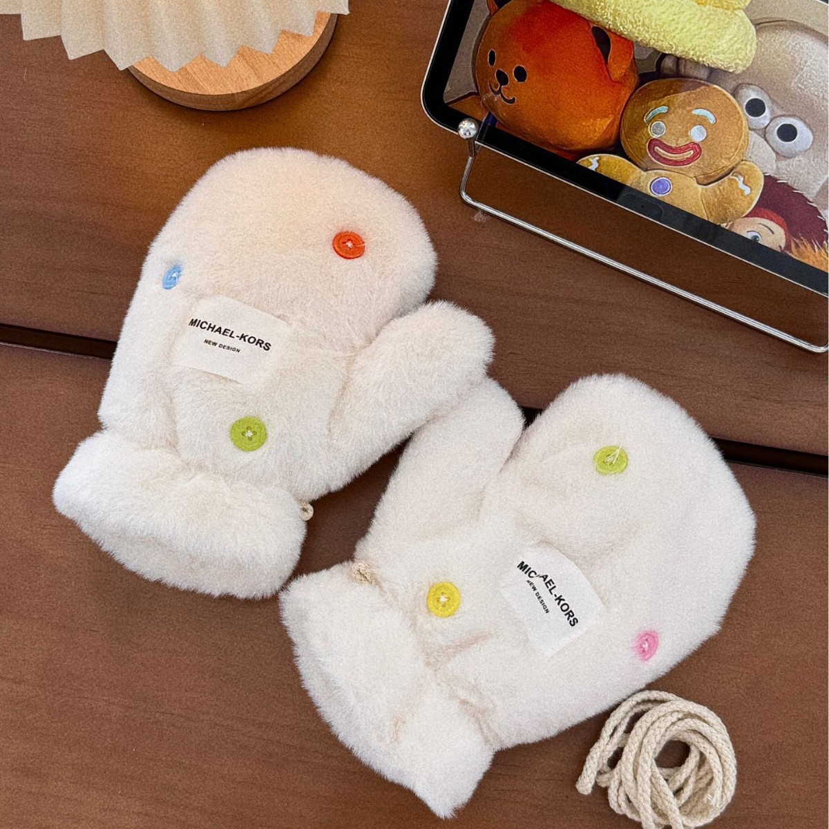 可爱少女韩版小花毛毛绒手套冬季保暖加绒加厚学生卡通图案连指手