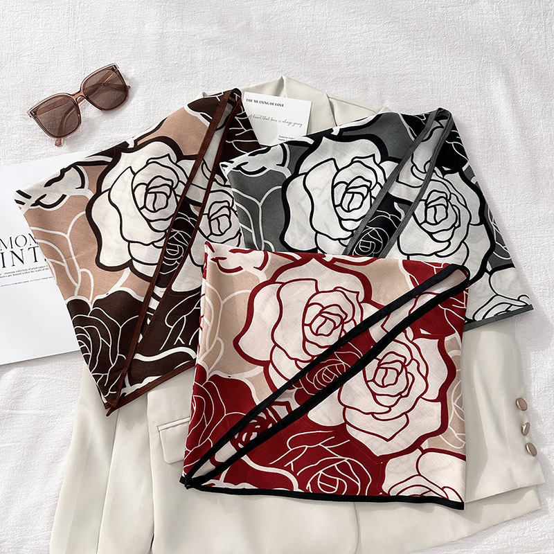 Moda mente regalo de otoño estilo retrógrado toallas de impresión triangular temperamento elegante con rosa impresión chal