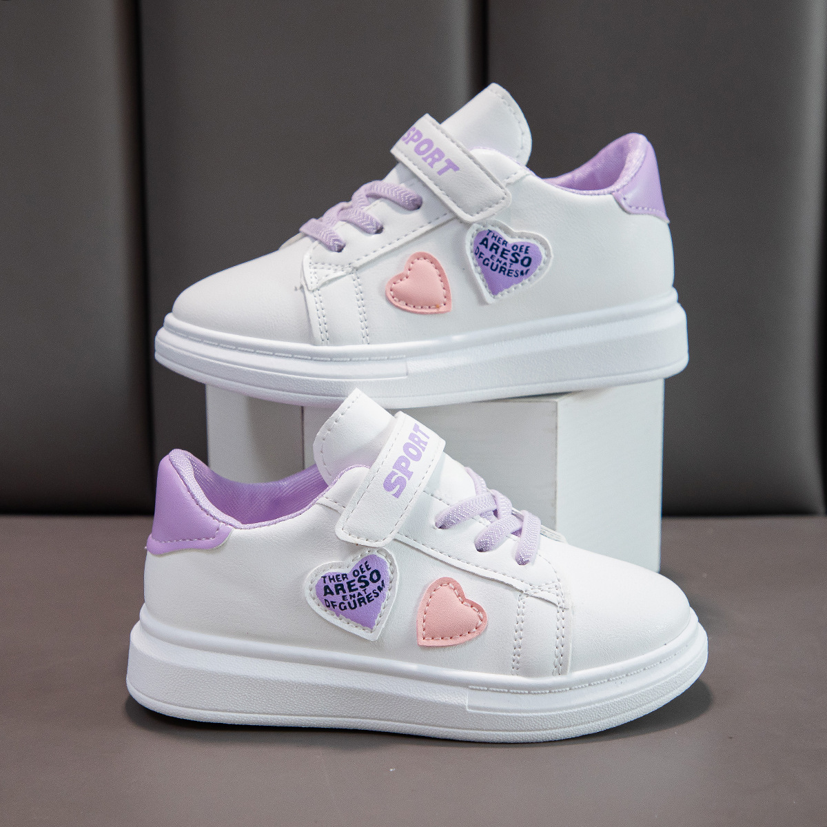 New 2025 spring and autumn collection: girls' sneakers with Velcro straps, featuring a heart design, white color, and soft soles, perfect for casual wear and sports activities