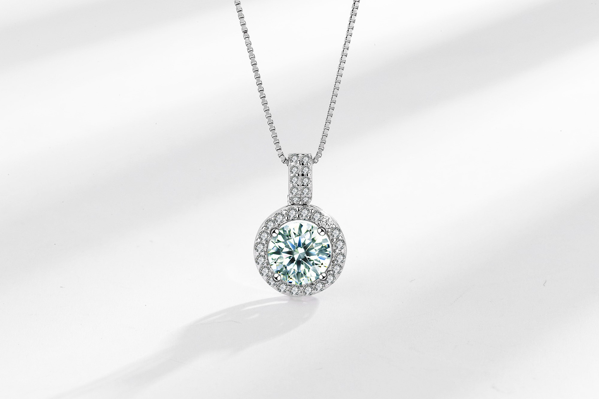 50g Weight Moissanite Inlay Material 925 Sterling Silver Moissanite Box Chain GRA Inlay Round Pendant Necklace
