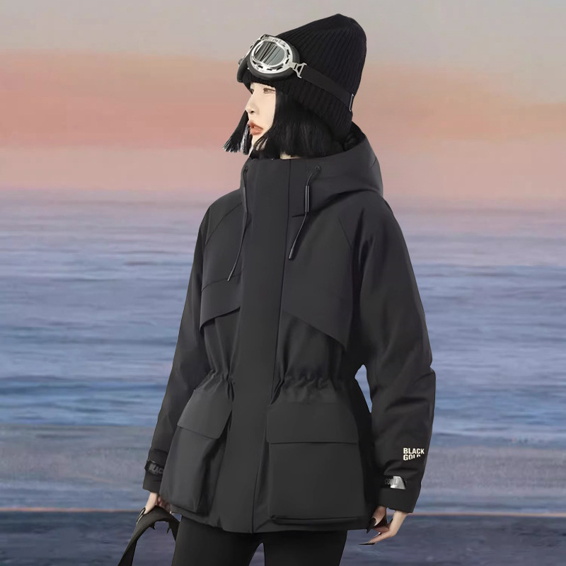 品牌黑金鹅绒服女士羽绒服户外工装风2025冬季收腰保暧外套派克服