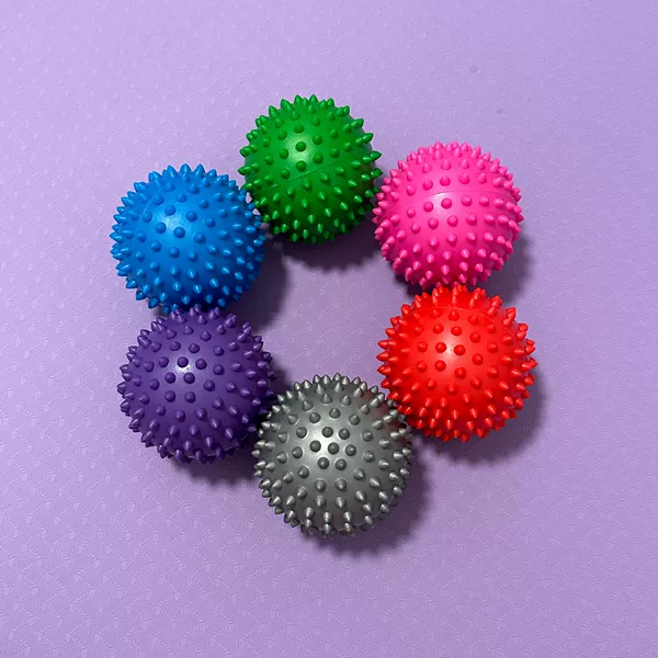 Factory Direct 9.5cmPVC Thorn ball foot massage acupuncture point grip ball fascia yoga ball Thorn ball five colors