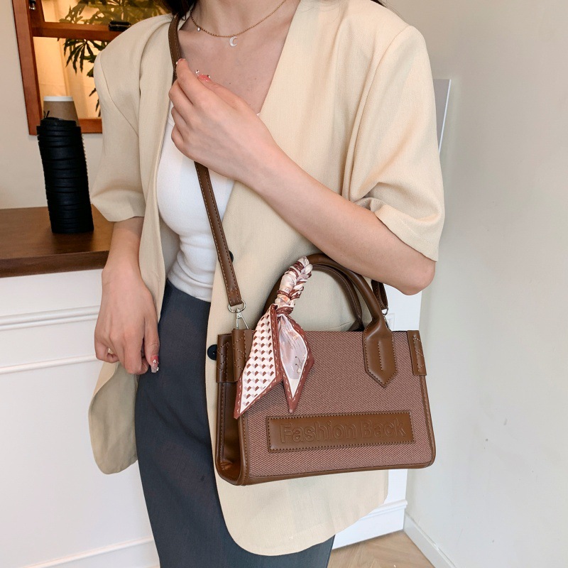 Bolso Tote popular de este año, nuevo bolso de verano 2025, bolso de hombro con letras de color en contraste, bolso de mensajero casual para mujer