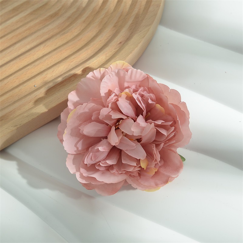 10センチの牡丹の花は花の頭を模倣しています。|undefined