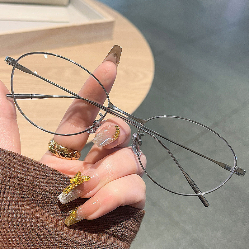 超軽量フレームの女性用の新しいキャットアイ近視メガネは、度付きのハイエンドの楕円形フレームの抗青色光フラットメガネを装備できます。|undefined