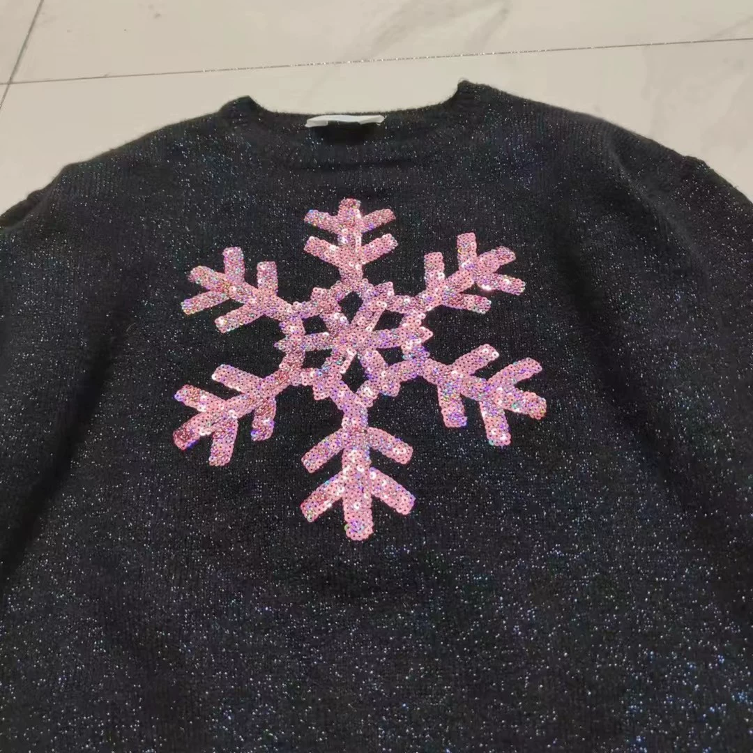 Ногти-с sequins, вязаный свитер с круглым воротником, с вышивкой