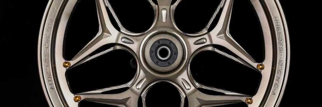 Des XT95FX wheel rim is suitable for M Sea Star, Niu, and Ninebot MZM5. The front hub is thickened