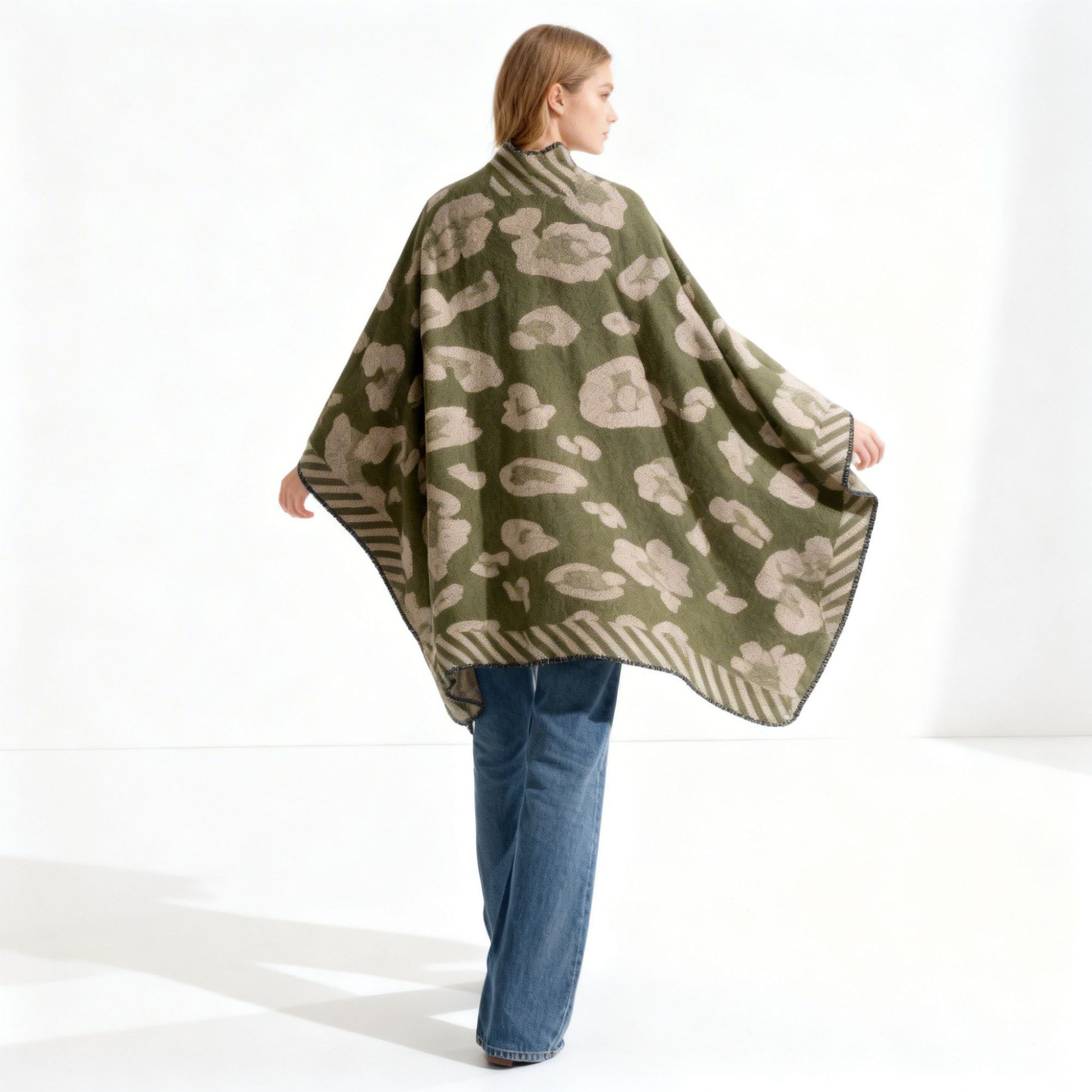 Primavera, otoño, invierno, versión coreana de la capa de viaje gruesa de doble uso, protección de invierno caliente, venta directa de Amazon.