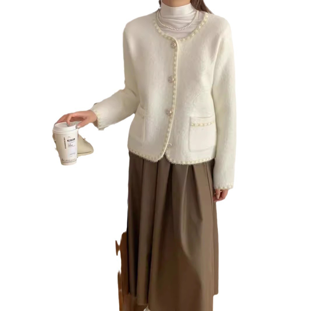 2024 otoño y invierno nuevo estilo pequeño cardigan de punto fragrante de estilo femenino imitación de agua con un diseño suave de suéter de estilo famoso abrigo image 6