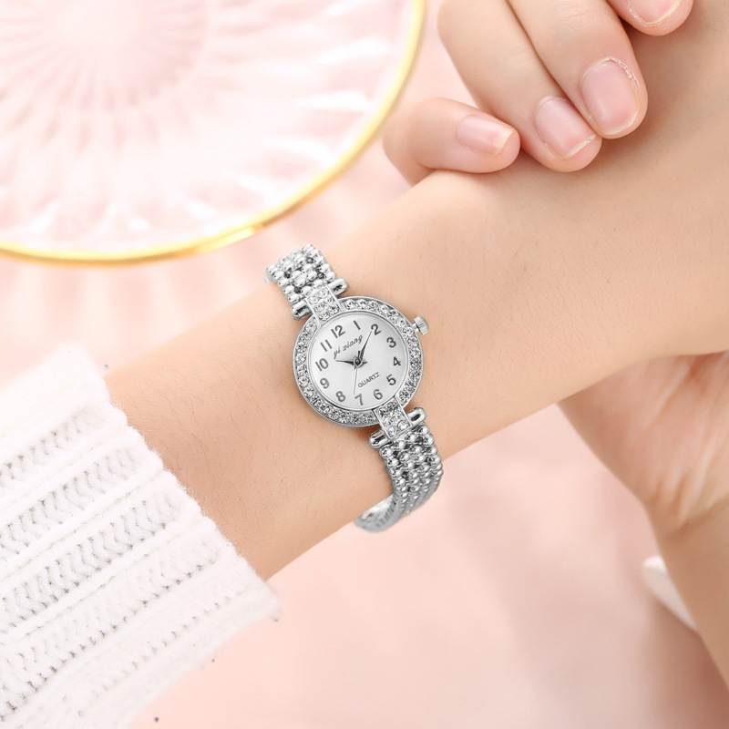 Tiktok mismo estilo pequeño dial reloj digital completo estudiante femenina estilo coreano simple moda novias correa de acero reloj de cuarzo para mujer