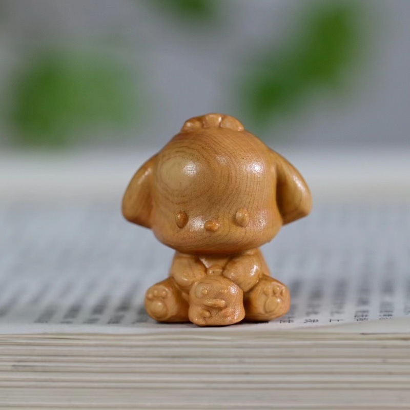 崖柏の木彫りは工芸品を飾っています。|undefined