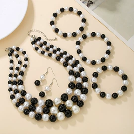 手链;耳钉;项链