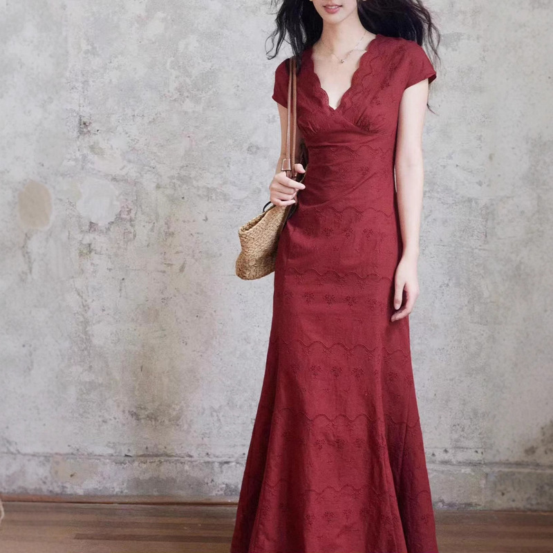 Er Yang Design [Qinghan] French Retro Hollow Embroidered Red Dress for Women, Waist-Cinching Slimming V-Neck Long Dress