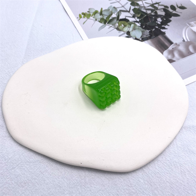 Yunzi nueva resina ins Internet celebridad transfronteriza Plaza Pequeño anillo a cuadros para las mujeres