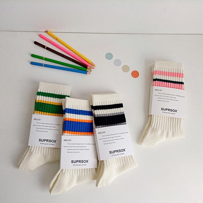 Calcetines de algodón de color sólido calcetines deportivos de marca de moda a rayas de color medio de la pantorrilla de las mujeres calcetines blancos japoneses al por mayor