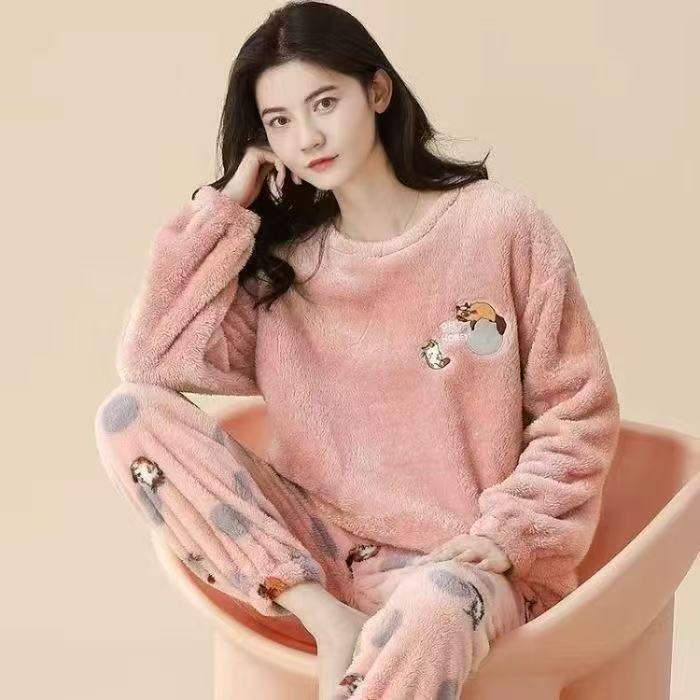 Kuromi Coral Velvet Pajamas for Women in Autumn and Winter Fleece-Lined and Thickeneded Cute Popular Style Flannel Home Wear Set Kuromi Coral Velvet Pajamas for Women in Autumn and Winter Fleece-Lined and Thickeneded Cute Popular Style Flannel Home Wear Set