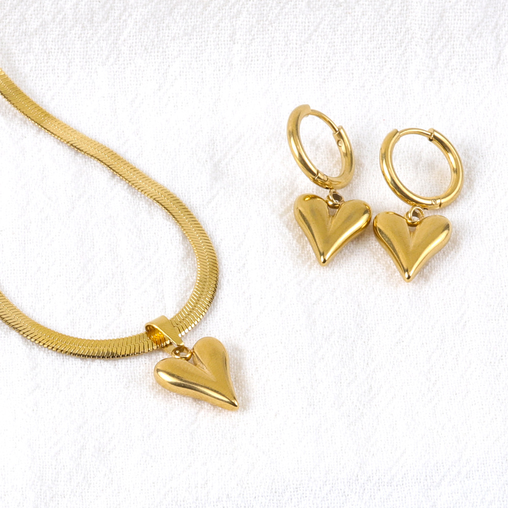 Eurasian INS-style niche design non-fading titanium steel heart necklace earrings set cross-border jewelry wholesale