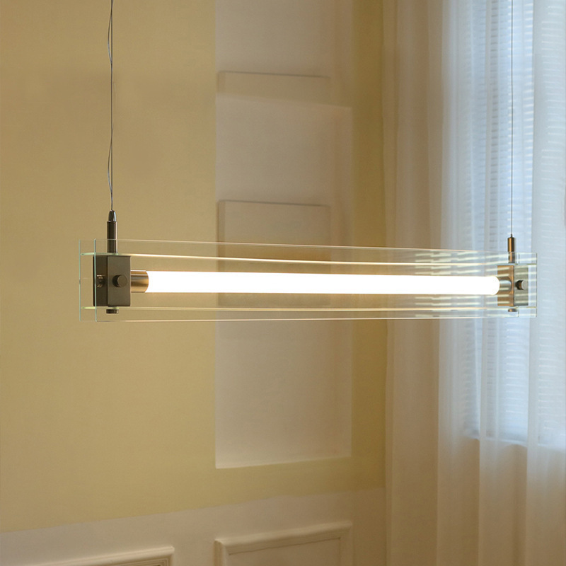 Un diseño de caracteres de vidrio personalidad artística simple Maza diseñador de comedor estudio lámpara de vidrio lujosa lámpara de lámpara de luz candelabrera