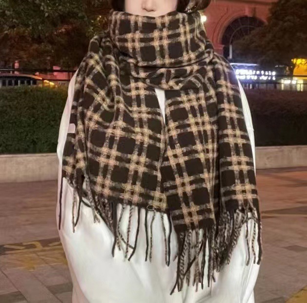 Versión coreana del nuevo producto bufanda a cuadros de cachemira de imitación mujer otoño e invierno bufanda cálida gruesa estudiante bufanda de moda de todo fósforo
