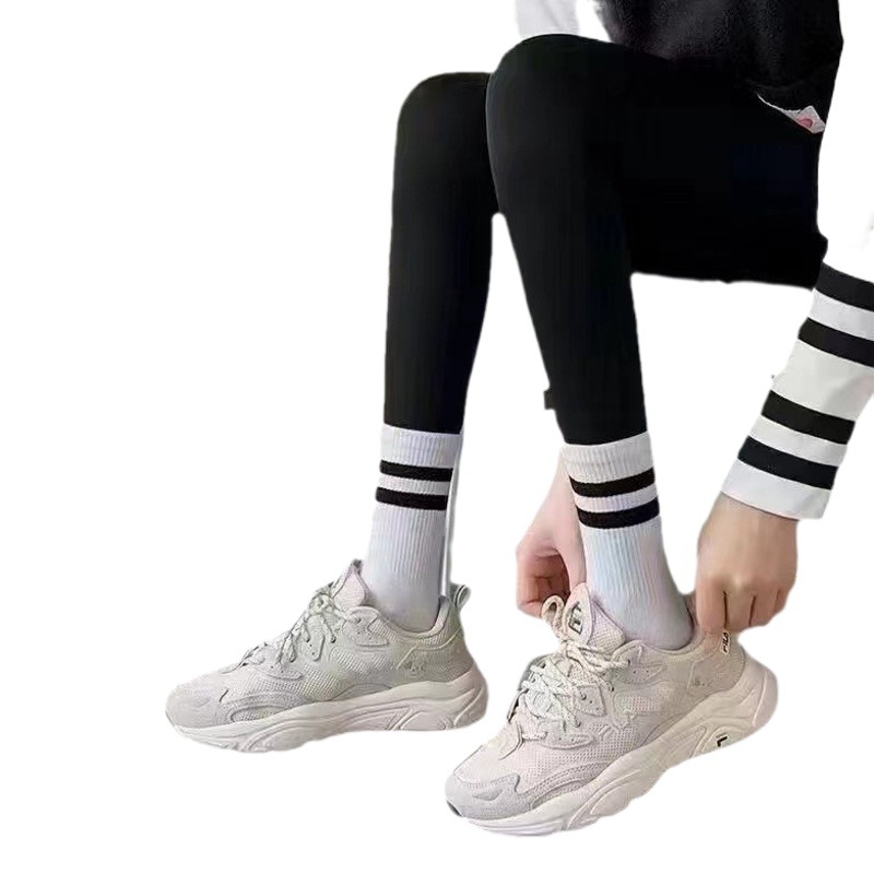 Calcetines Zhuji desechables primavera y verano calcetines deportivos casuales blancos puros para hombres y mujeres calcetines antiolores absorbentes de sudor de marea calcetines para hombres al por mayor