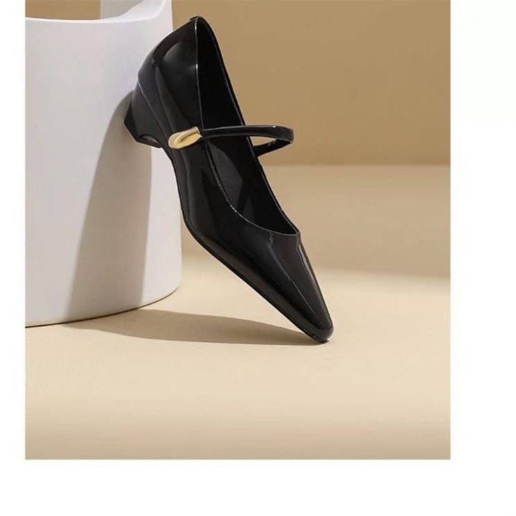 2026 primavera nuevo estilo retrógrado francés puntero tacones gruesos y poco profundos zapatos de cuero esmaltado zapatos de mujer hebilla mary-zhen zapatos