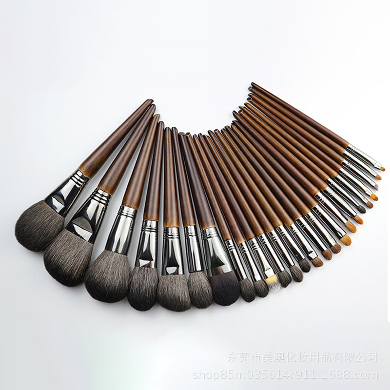 Ventas directas de la fábrica cepillo de belleza lana 24 pelo animal maquillaje cepillo traje super suave cerdas herramientas de belleza portátiles