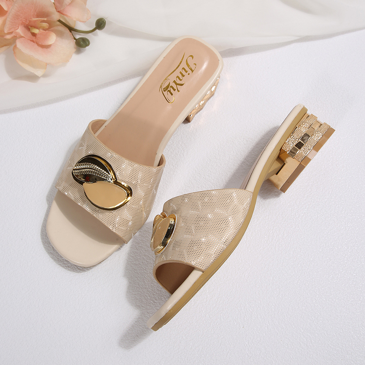 Sandalias de comercio exterior transfronterizas zapatillas de tacón alto para mujeres un pedazo de temperamento de metal decoración de hebilla cuadrada sandalias