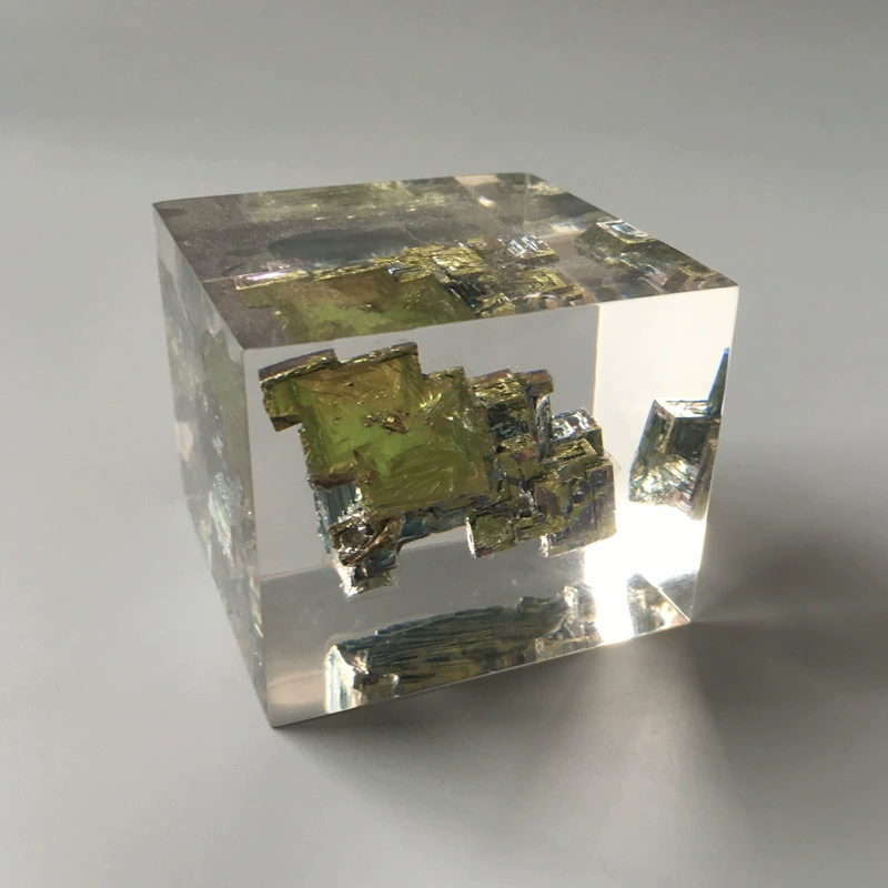 Резиновые изделия? (Note: The provided input seems to describe resin crafts)