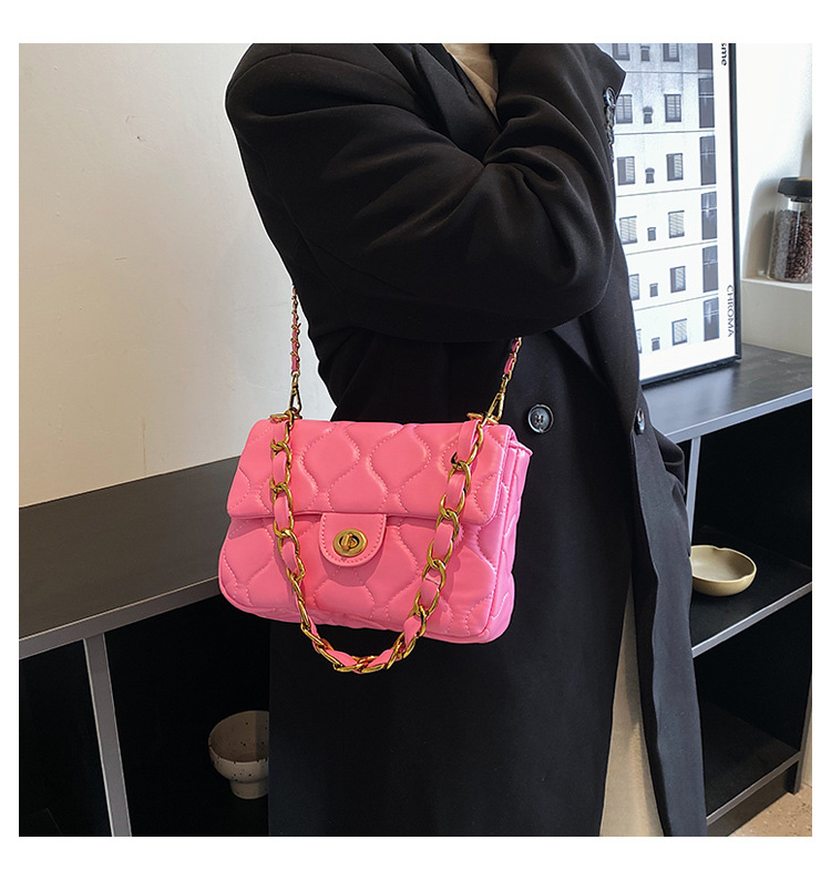 Women's Small Pu Leather Solid Color Fashion Square Lock Clasp Crossbody Bag display picture 4