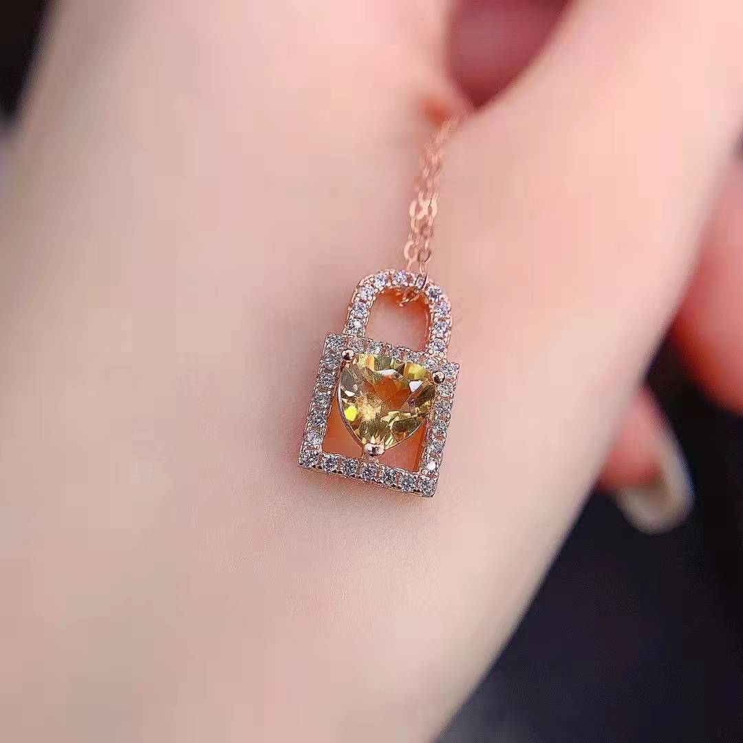 Fashion Cute Micro-encrusted Diamond Heart Lock Necklace Copper Pendant display picture 1