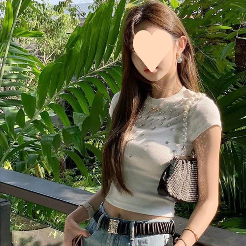 Summer New Diamond-embellished Short-sleeve T-shirt for Women, Design-oriented, Niche, Straight Shoulders, Round Neck, Versatile, Fitted Basic Top for Women, Trendy