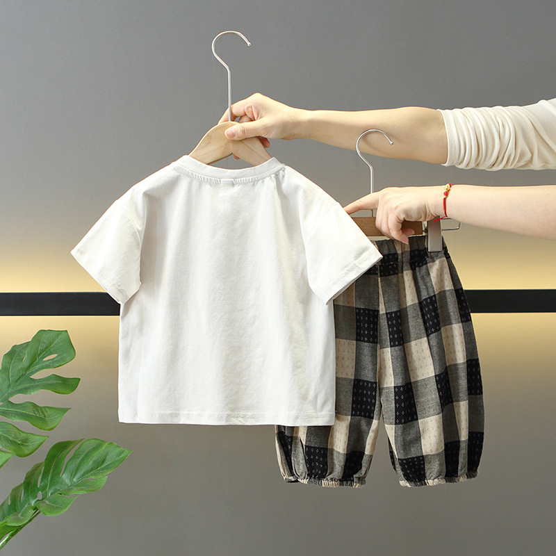 7911 Traje a cuadros de verano para niños 2025 nueva ropa de verano occidental para niños, traje de dos piezas de moda para bebés
